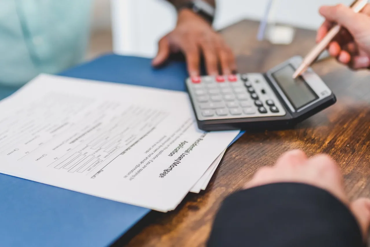 A student securely applying for federal financial aid online